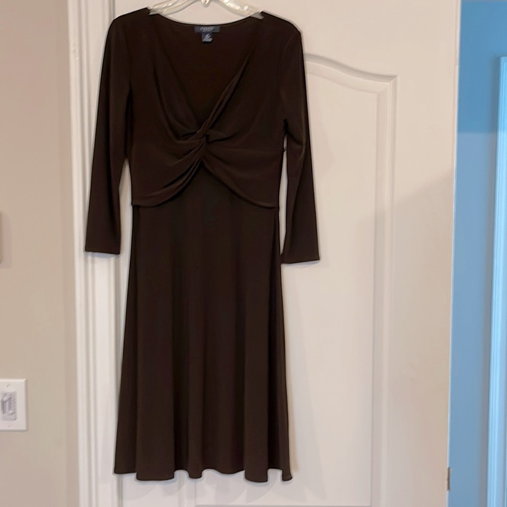 Brown cross cross dress with long sleeves and touching in the bust.